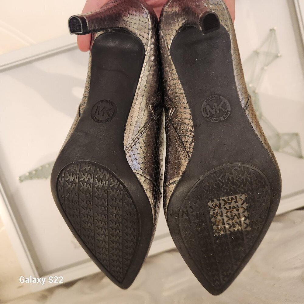 Michael Kors Dorothy Flex Booties. Metallic Silver. NIB. Size 6 - Picture 9 of 11
